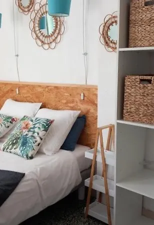 One Hundred Apartment *